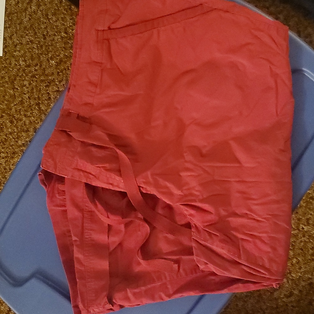 Red capris